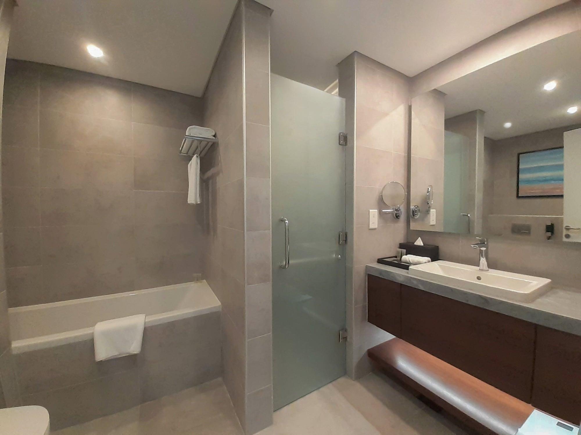 ホテル サマーセット ウエスト ベイ ドーハ エクステリア 写真 Bathroom