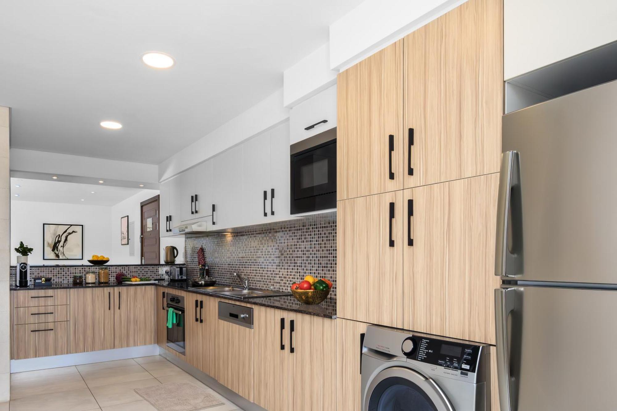 ホテル サマーセット ウエスト ベイ ドーハ エクステリア 写真 A kitchen at The Standard East Village